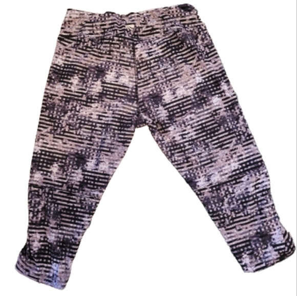 MARIKA Cropped Leggings with Mesh Detail on Lower Leg, Size XL - Picture 2 of 7